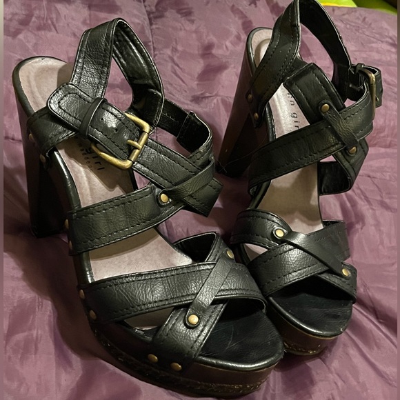 Steve Madden Platform Sandals - Picture 6 of 7